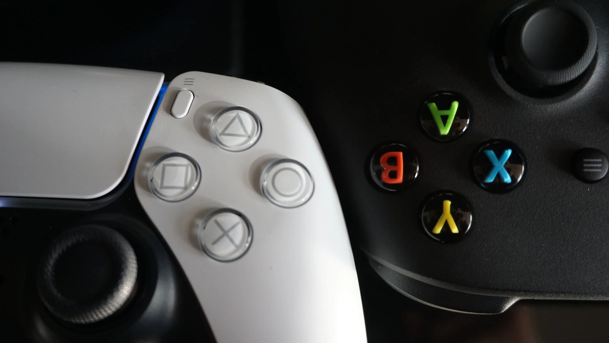 img-controller-ps5-and-xbox-x